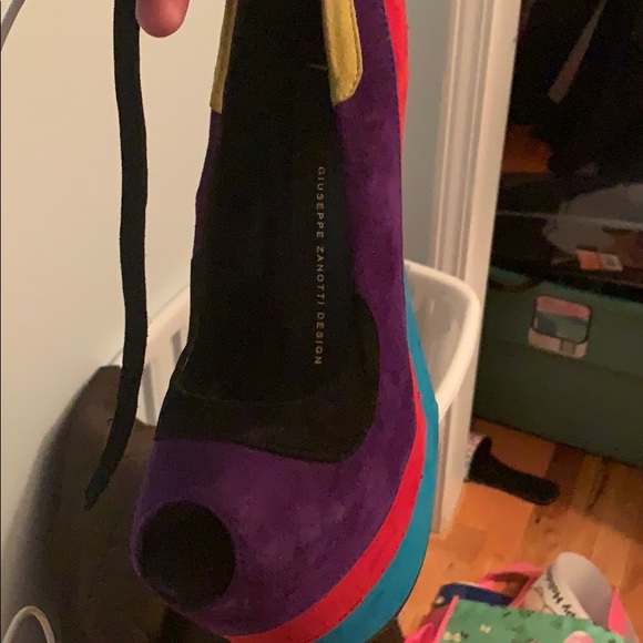 Color - Picture 3 of 3